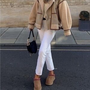 NWT zara high rise slim mom fit jeans in white. Size 4